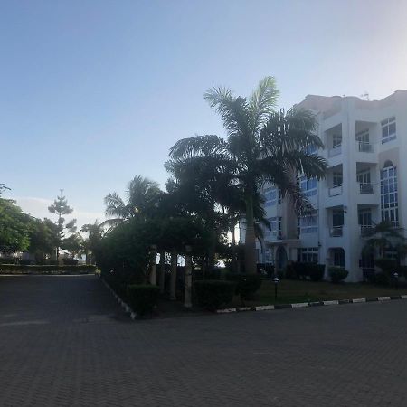 Almasi Oceanfront Nyali Apartment Mombasa Bagian luar foto