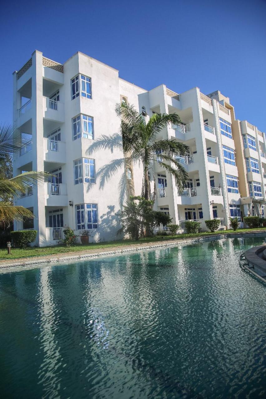 Almasi Oceanfront Nyali Apartment Mombasa Bagian luar foto