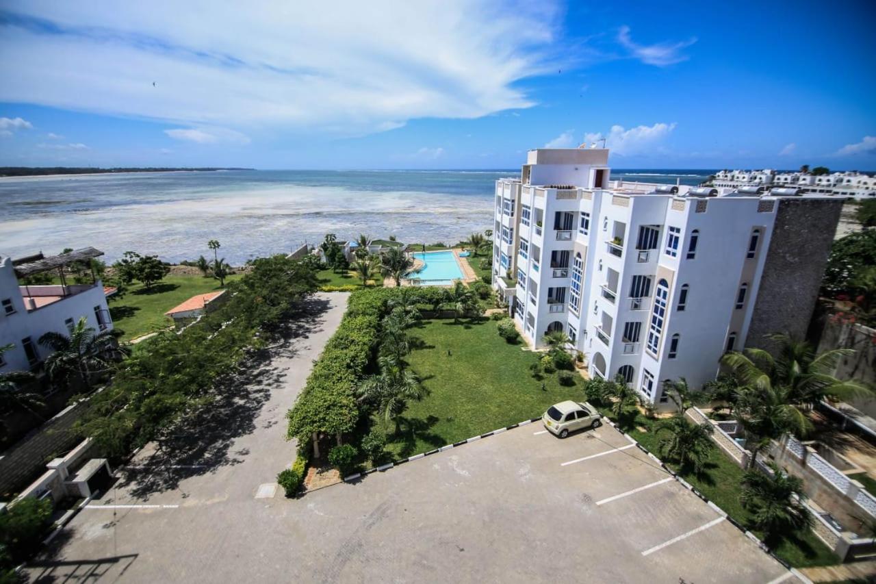 Almasi Oceanfront Nyali Apartment Mombasa Bagian luar foto