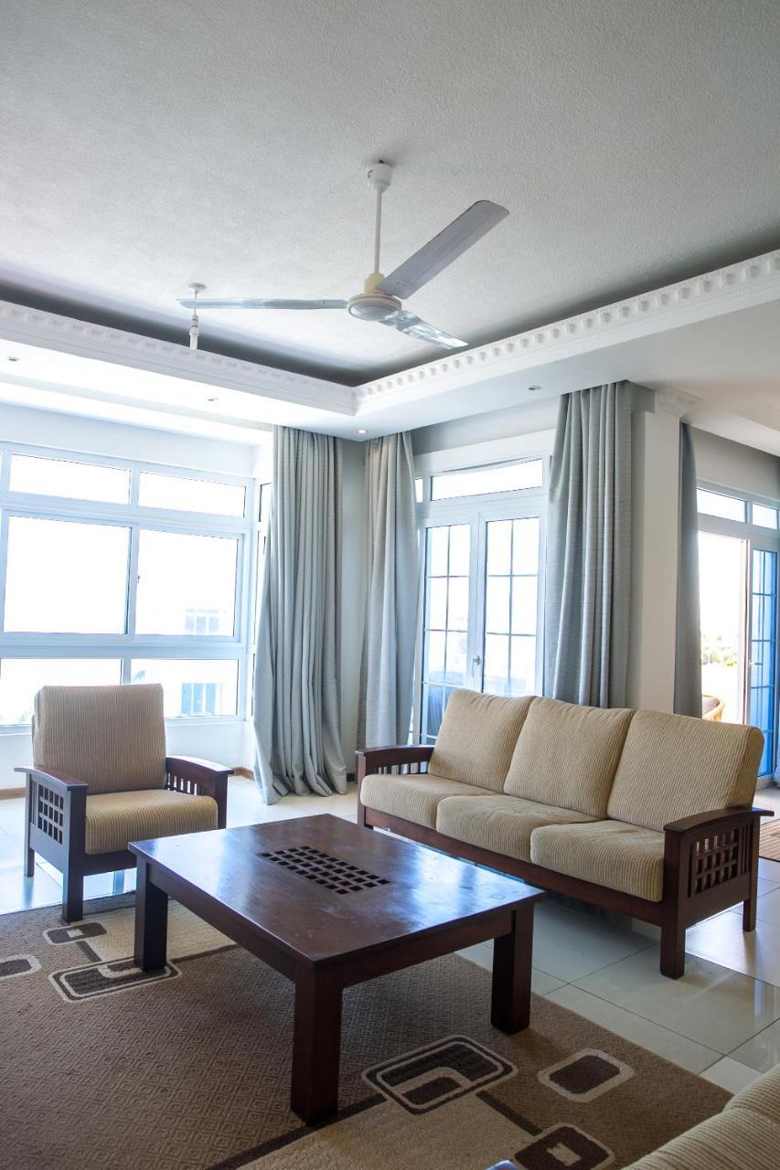 Almasi Oceanfront Nyali Apartment Mombasa Bagian luar foto