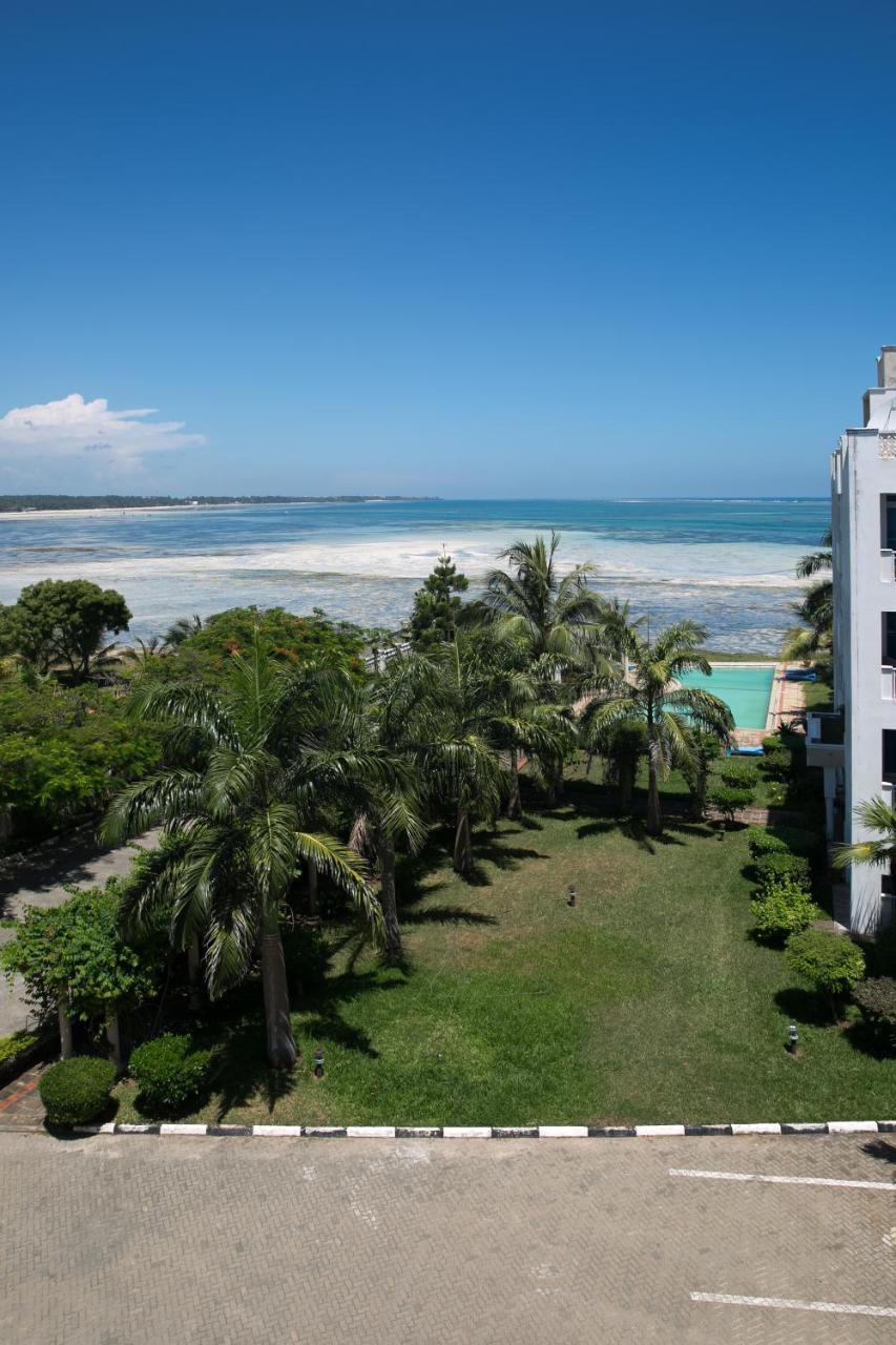 Almasi Oceanfront Nyali Apartment Mombasa Bagian luar foto