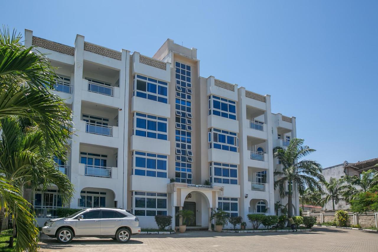 Almasi Oceanfront Nyali Apartment Mombasa Bagian luar foto