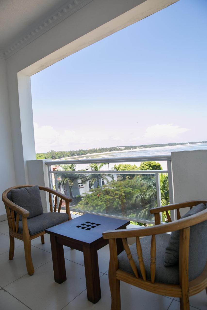 Almasi Oceanfront Nyali Apartment Mombasa Bagian luar foto