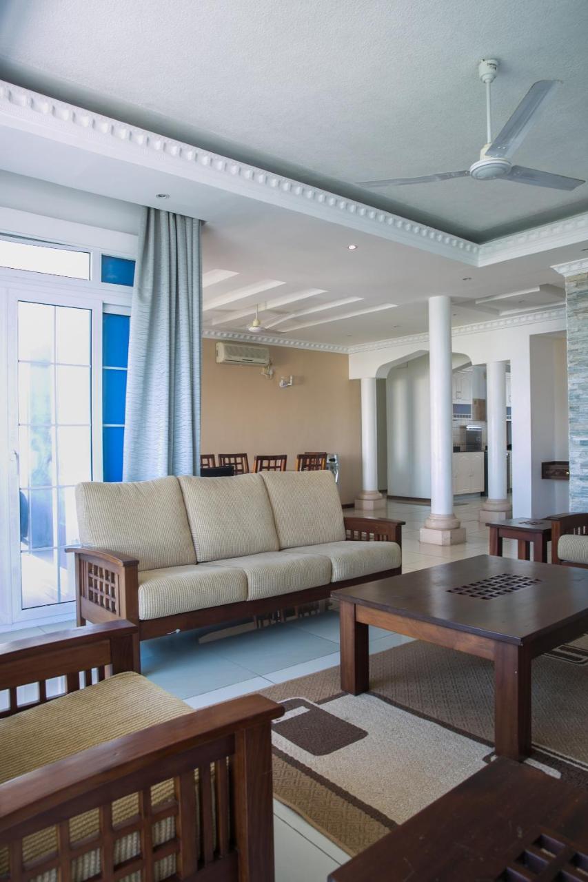 Almasi Oceanfront Nyali Apartment Mombasa Bagian luar foto