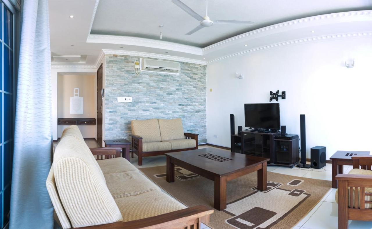 Almasi Oceanfront Nyali Apartment Mombasa Bagian luar foto